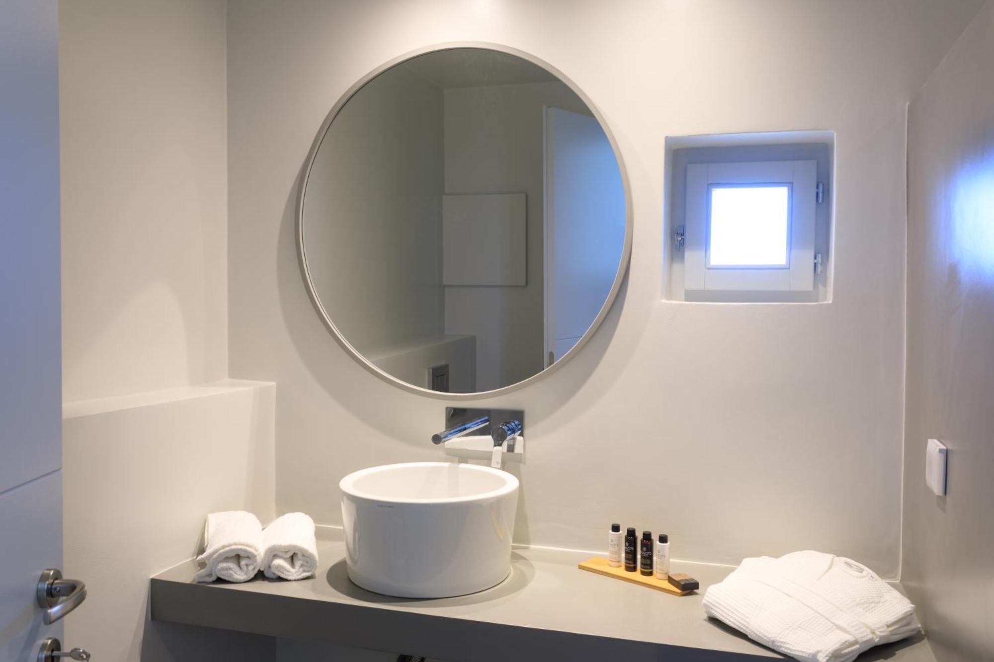 Iliades Luxury Boutique Suites Μπατσί Δωμάτιο φωτογραφία